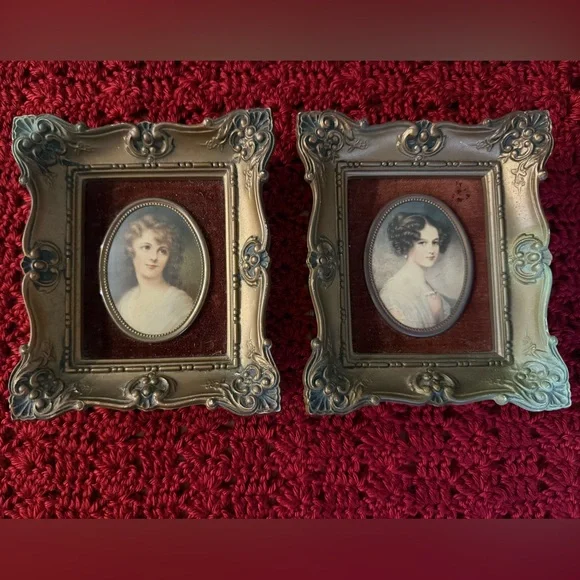 Vintage Cameo Edition Gold and Red Velvet Framed Portrait Set